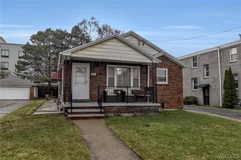 6428 John Ave, Niagara Falls, NY 14304