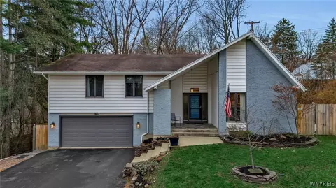 60 Ruskin Rd, Aurora, NY 14052