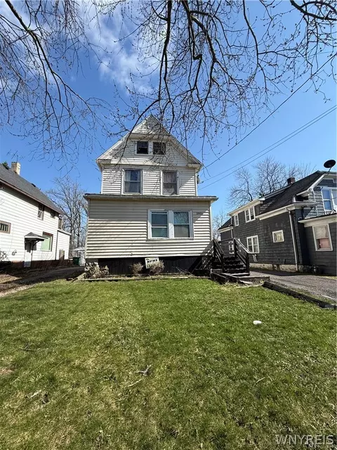 2921 Mckoon Ave, Niagara Falls, NY 14305