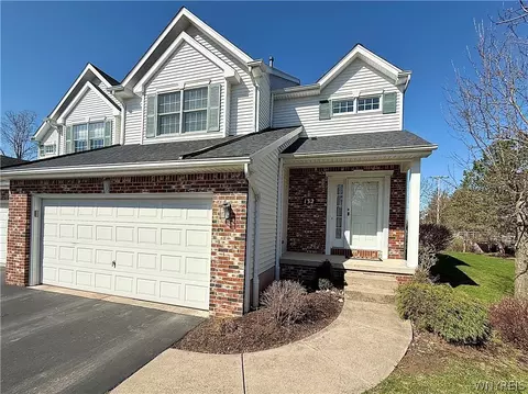 132 Berwick Ln, East Amherst, NY 14051