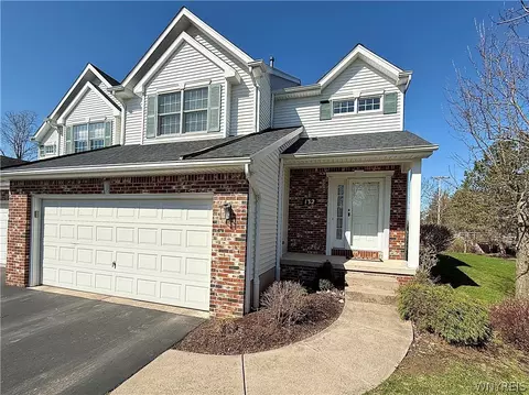 132 Berwick Ln, East Amherst, NY 14051