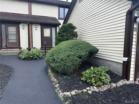 304 Charlesgate Cir, East Amherst, NY 14051