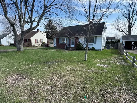 3001 Schoolview Rd, Eden, NY 14057