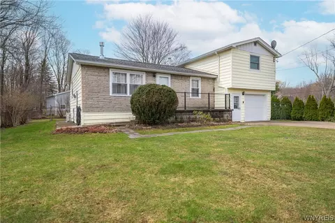 2125 Lakeview Rd, Lake View, NY 14085