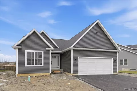 3 Hickory Ln, Lancaster, NY 14086