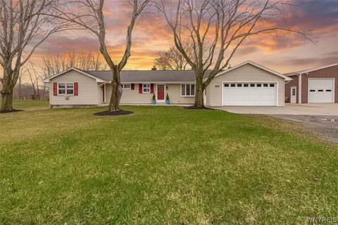 1693 W Creek Rd, Burt, NY 14028