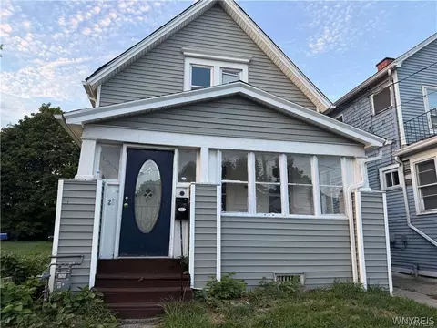 28 Dignity Cir, Buffalo, NY 14211