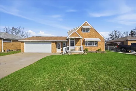 155 Fieldcrest Ct, West Seneca, NY 14224