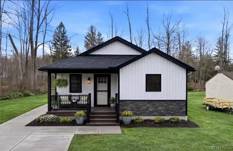 557 Eisenhower Ave, Evans, NY 14006