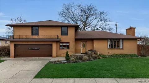 21 Barlow Ave, Lackawanna, NY 14218