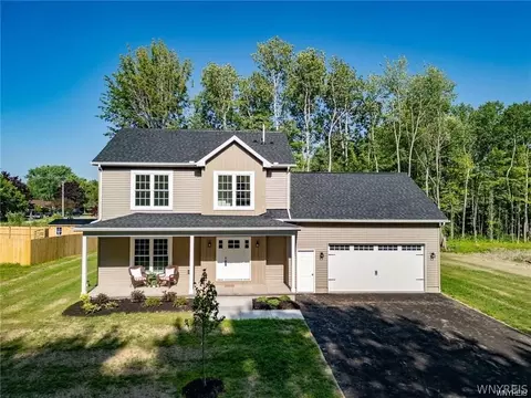 26 Rosalind Dr, Evans, NY 14006