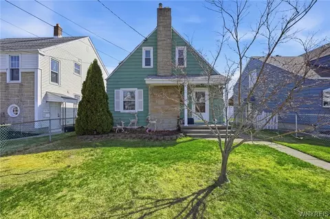2733 Woodlawn Ave, Niagara Falls, NY 14301