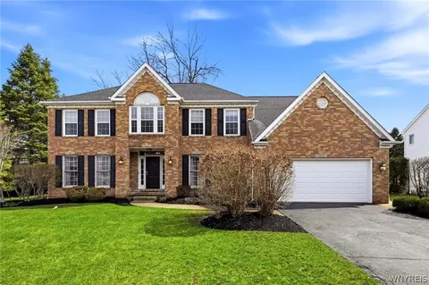 7 Pinelake Dr, Amherst, NY 14221