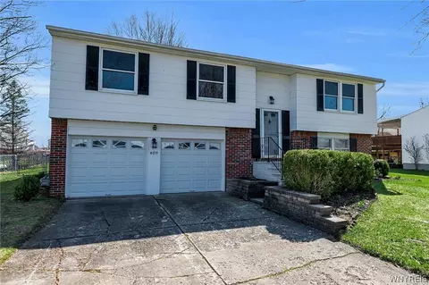 409 Tracey Ln, Grand Island, NY 14072
