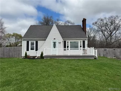 5957 Military Rd, Lewiston, NY 14092