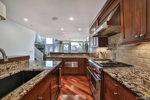 Kitchen - 252 Rivermist Dr, Buffalo, NY 14202 photo 2 of 5