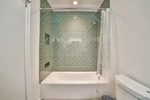 Bath - 252 Rivermist Dr, Buffalo, NY 14202 photo 3 of 4