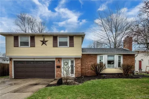 299 Clearfield Dr, Amherst, NY 14221