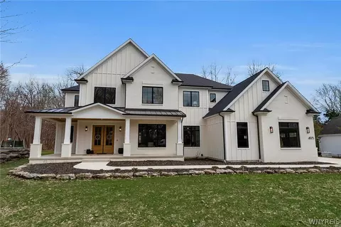 4975 Spaulding Dr, Clarence, NY 14031