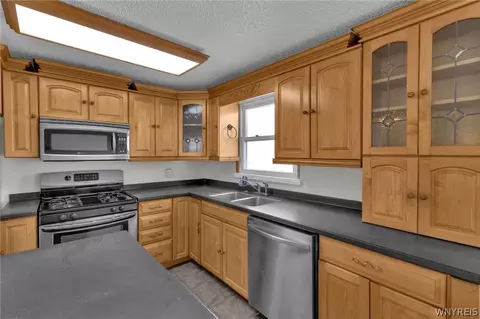 Kitchen - 1322 Independence Dr, Evans, NY 14047 photo 3 of 7