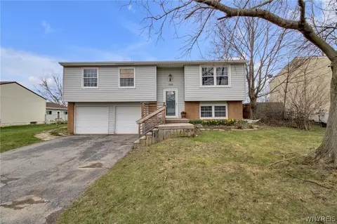 1322 Independence Dr, Evans, NY 14047