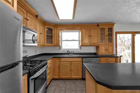 Kitchen - 1322 Independence Dr, Evans, NY 14047 photo 5 of 7
