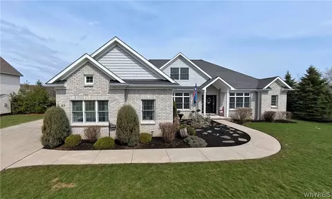 3629 Moyer Rd, Wheatfield, NY 14120