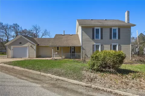 66 Canada St, Holland, NY 14080