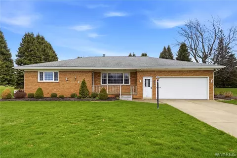 7359 Sisson Hwy, Hamburg, NY 14075