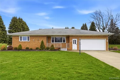 7359 Sisson Hwy, Hamburg, NY 14075