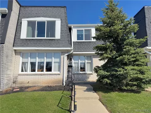 40 Harrogate Sq, Amherst, NY 14221