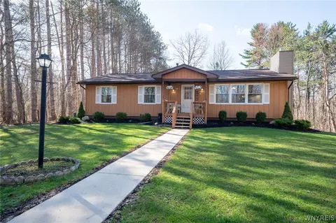 3220 Ransom Rd, Lancaster, NY 14086