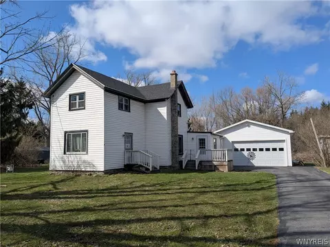 721 Gabbey Rd, Pembroke, NY 14036