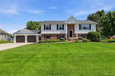 1113 Virginia Dr, Alden, NY 14004