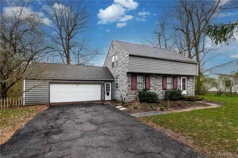8525 Sunset Dr, Buffalo, NY 14221
