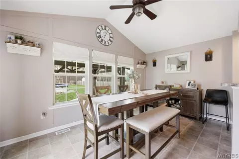 Entry Way - 3773 Captains Way, Wheatfield, NY 14120 photo 3 of 4