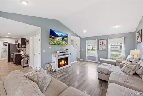 Entry Way - 3773 Captains Way, Wheatfield, NY 14120 photo 1 of 4