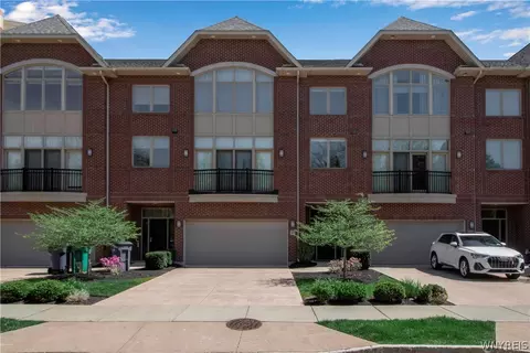 47 Ojibwa Cir, Buffalo, NY 14202