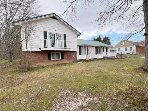 808 Lake St, Evans, NY 14006