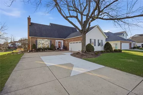 176 Sunburst Cir, East Amherst, NY 14051