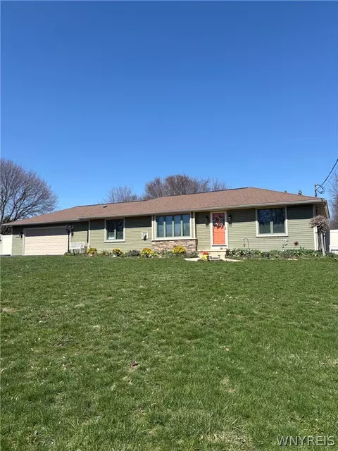 8421 Forest Rd, Royalton, NY 14067