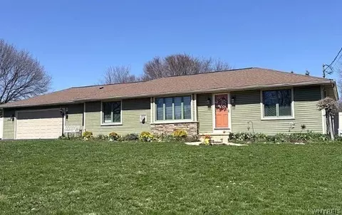 8421 Forest Rd, Royalton, NY 14067