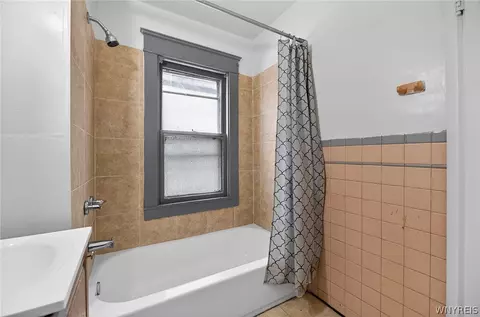 Bath - 23 Humason Ave, Buffalo, NY 14211 photo 2 of 4