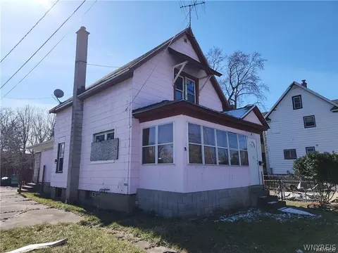 811 Cedar Ave, Niagara Falls, NY 14301