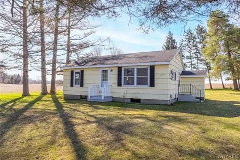 1194 Akron Rd, Pembroke, NY 14036