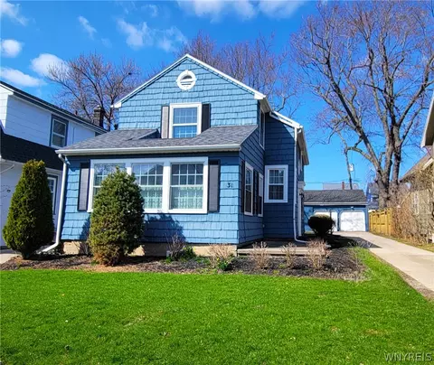 31 Palmer Ave, Kenmore, NY 14217