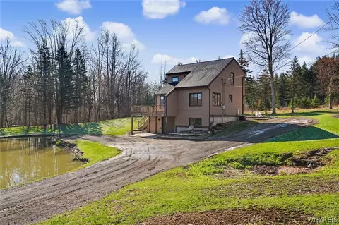 130 Taylor Hts, Holland, NY 14080