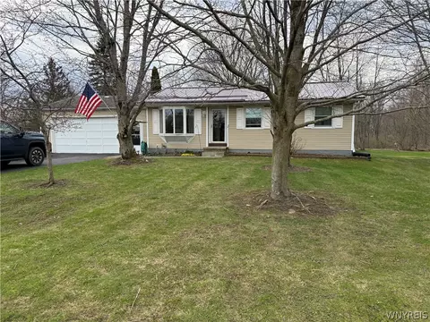 1973 Aries Ave, Evans, NY 14047