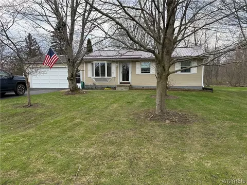 1973 Aries Ave, Evans, NY 14047