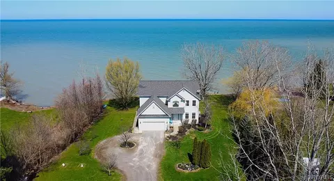 2949 W Lake Rd, Wilson, NY 14172